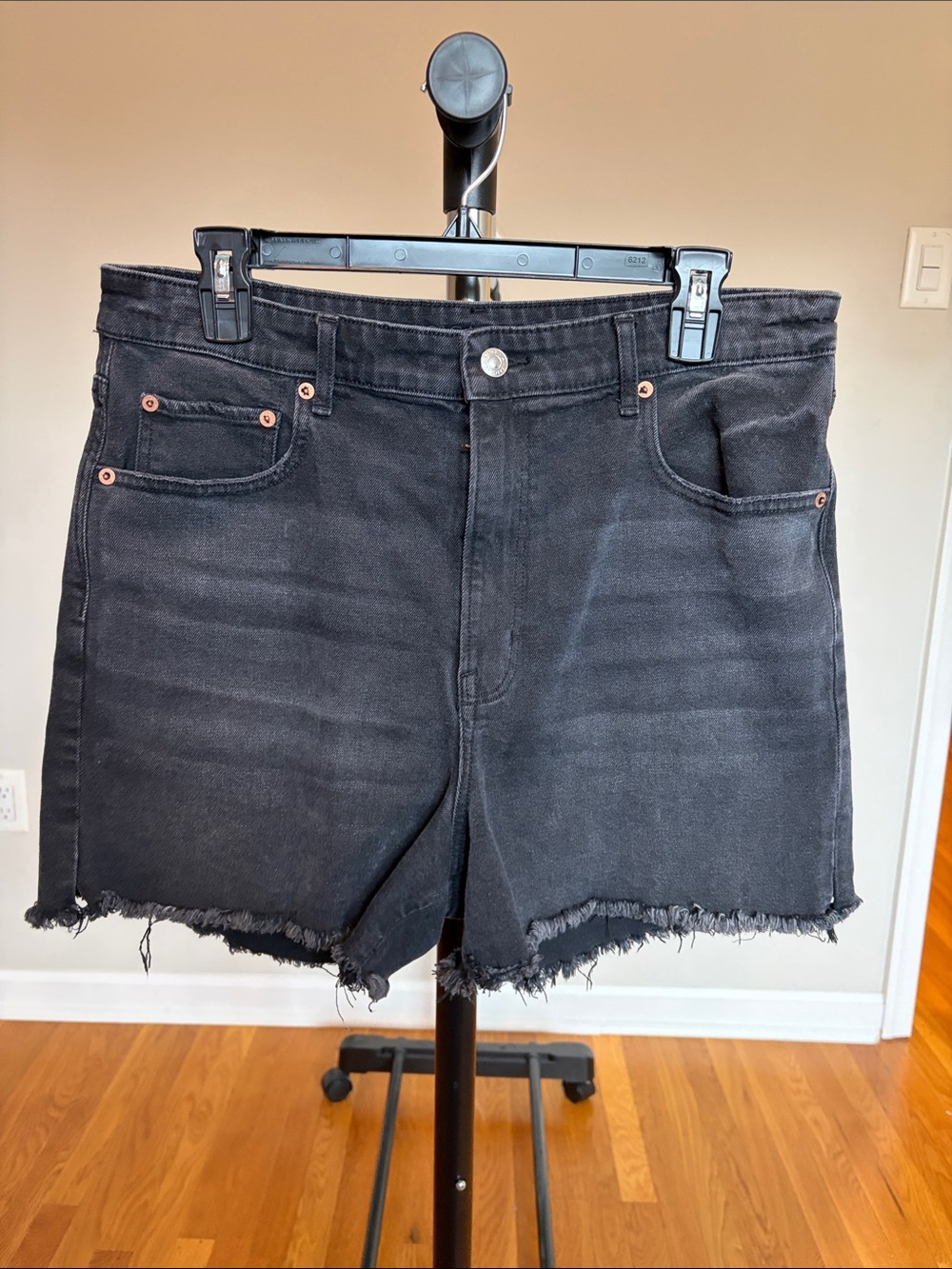 American Eagle Outfitters Black High-Rise Frayed Hem Denim Shorts